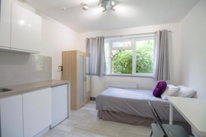 London Elegant New Studio